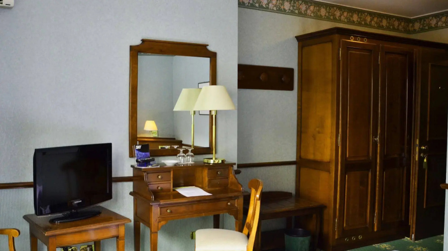 Hotel De la Ville
