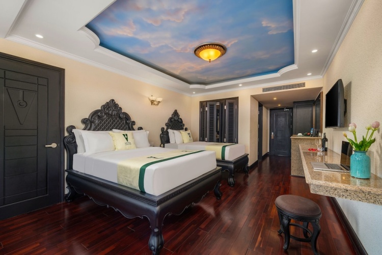 Standard Twin room with view