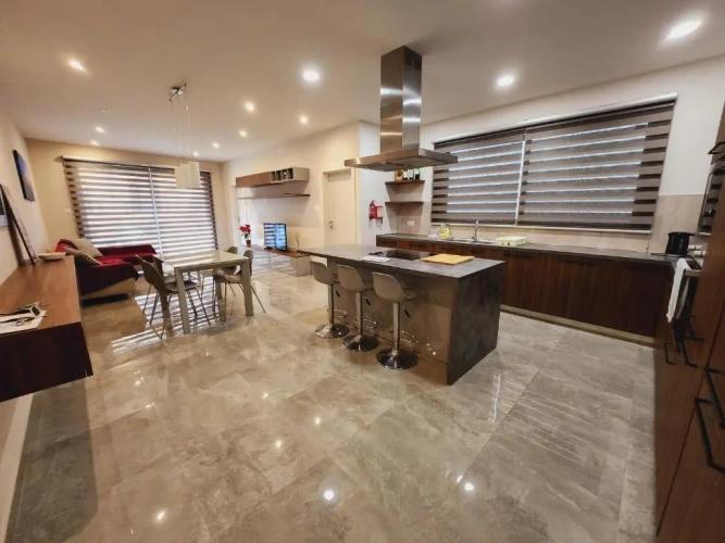 3 Bedrooms Apartment
