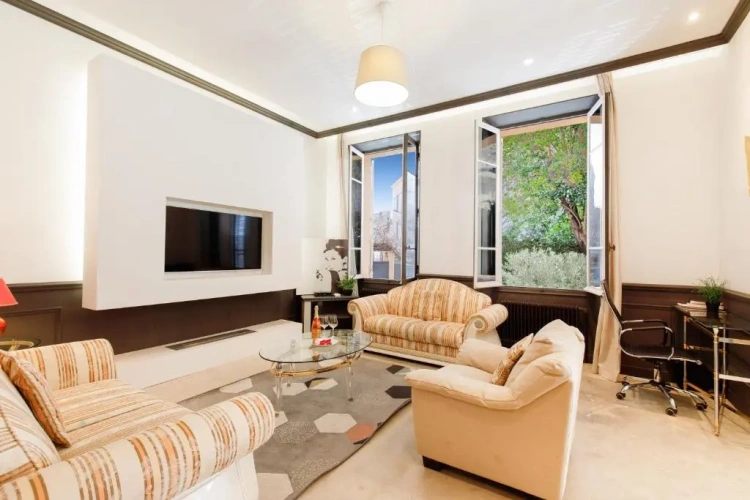 3 Bedrooms Apartment