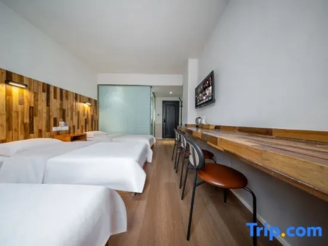 Standard Double room with street view
