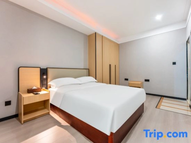 1 Bedroom Business Suite