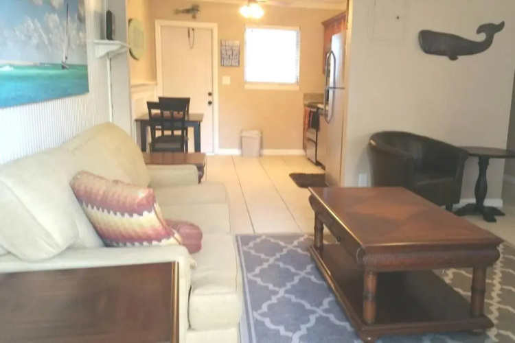 3220 NE 15th st. Unit 2