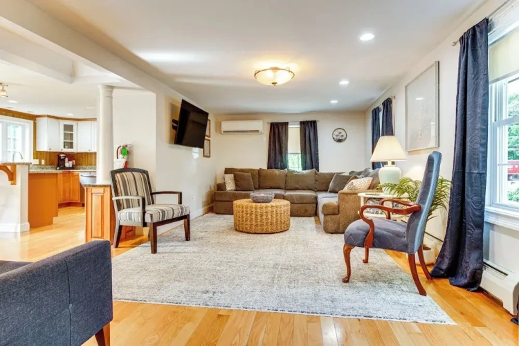 4 Bedrooms Cottage