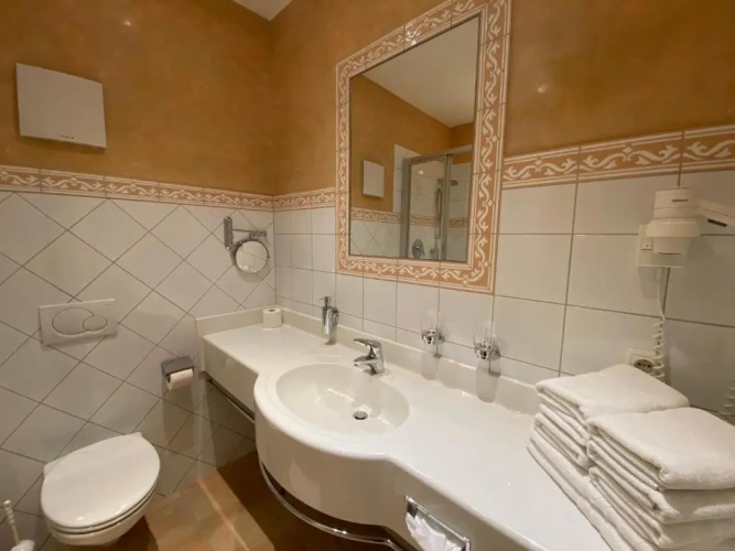 3 Bedrooms Apartment
