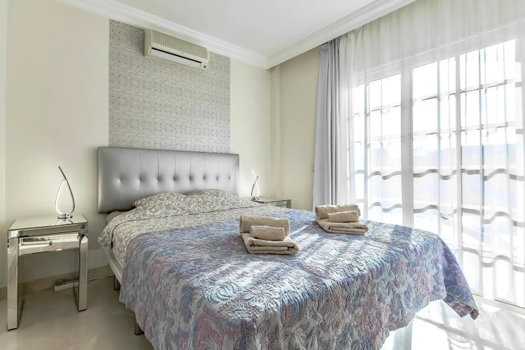 Apartment in area Del Duque with spacious terrace