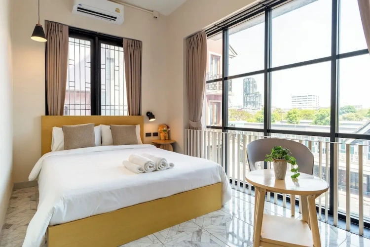 Deluxe Double room with city view