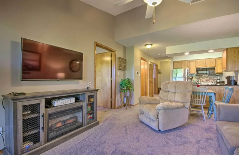 Cozy Branson Getaway ~ 2 Mi to Silver Dollar City!