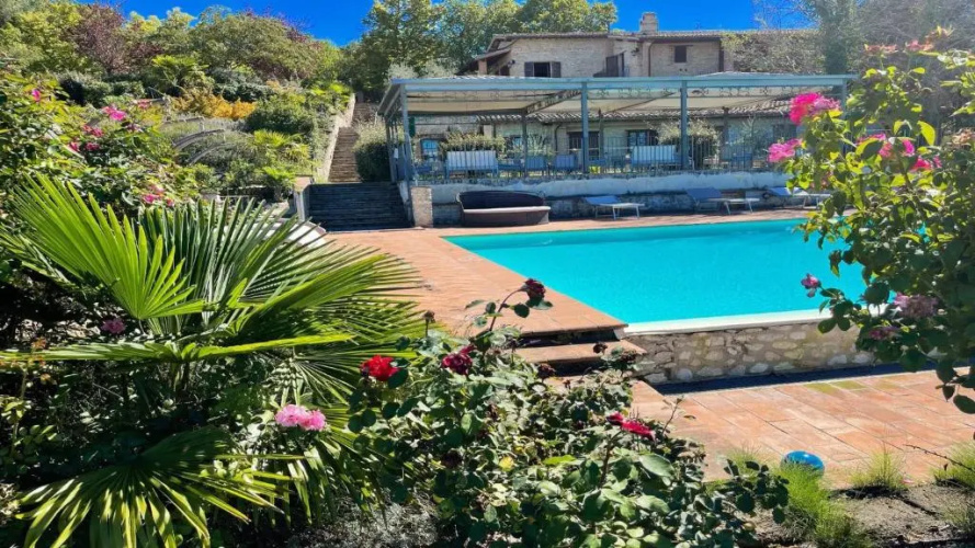 Very Pretty Spoleto Poolside, Jacuzzi, Gardens No01