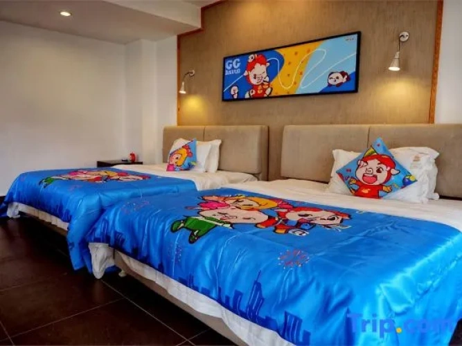 2 Bedrooms Family Suite with garden view