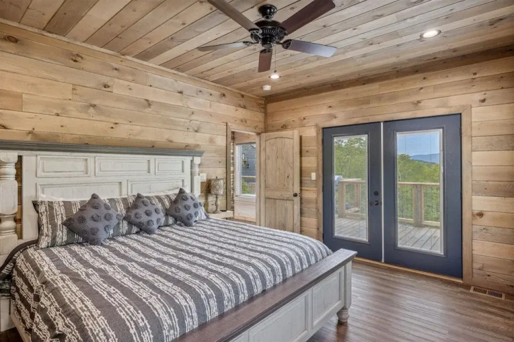 Southern Comfort 5 Bedroom Cabin by RedAwning