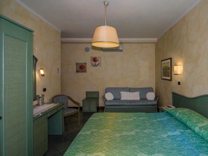 Standard Triple room with balcony