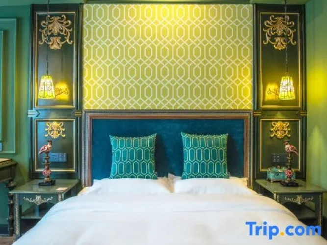 Standard Double room with city view