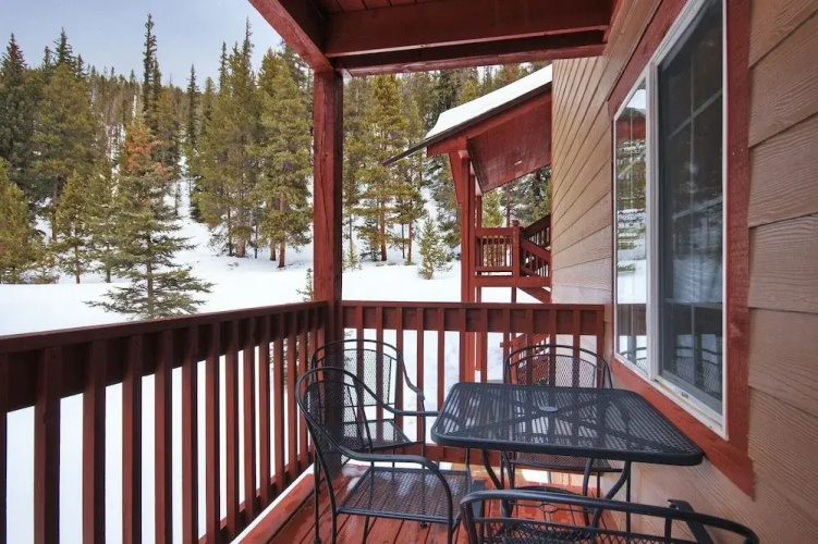 Swans Nest 1601 2 Bedroom Condo by RedAwning