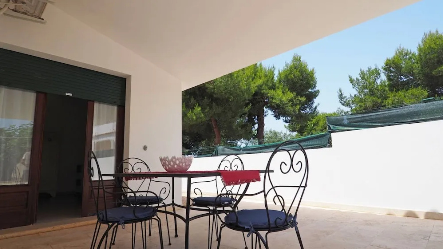 Villetta Nonno Seba Sleeps 4 Just a few Metres From the sea