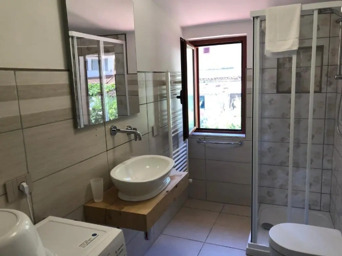2 Bedrooms Cottage