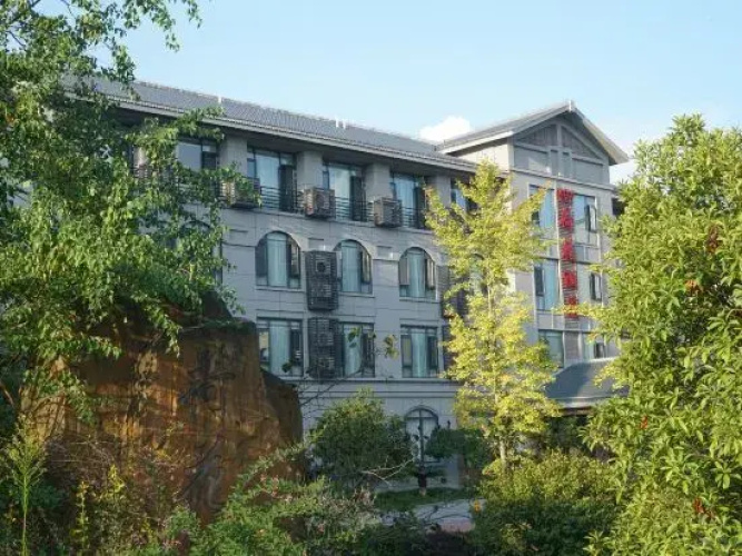 Lotus Hotel