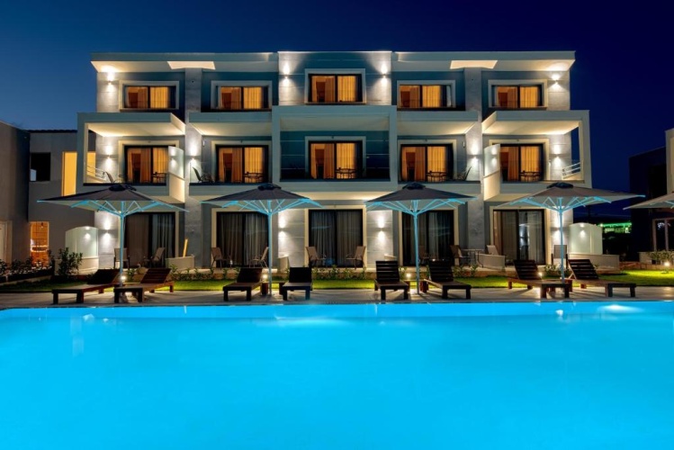Deluxe Double room with pool view