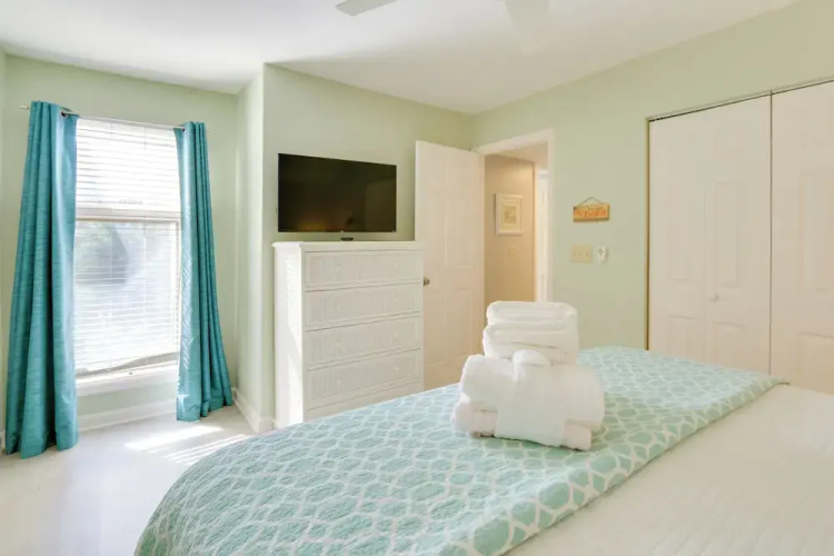 2 Mi to Beach: Condo w/ Pool Access in Hilton Head