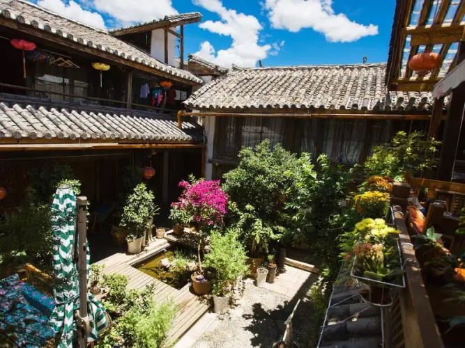 Reed wind among Yododo Inn