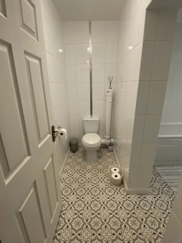 Beautiful Town Centre Apartment With River Terrace
