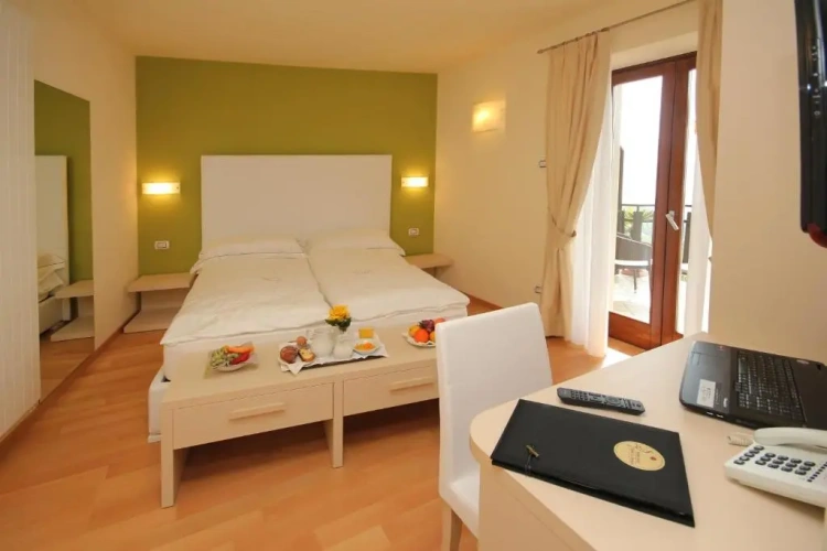 Junior Suite with balcony and with view