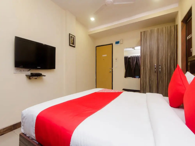 OYO 11855 Phoenix Hotel