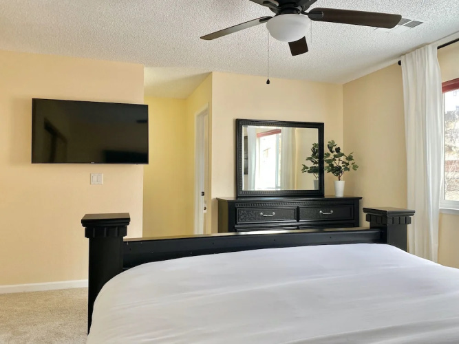 Dt Reno - Classy Vacation Home W Backyard Patio - Reno