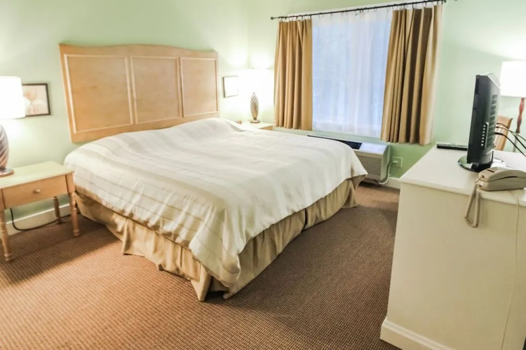 Holly Tree Resort
