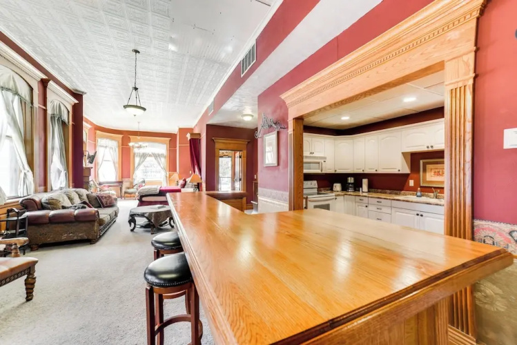 Downtown Yankton Suite: Walk to Restaurants!