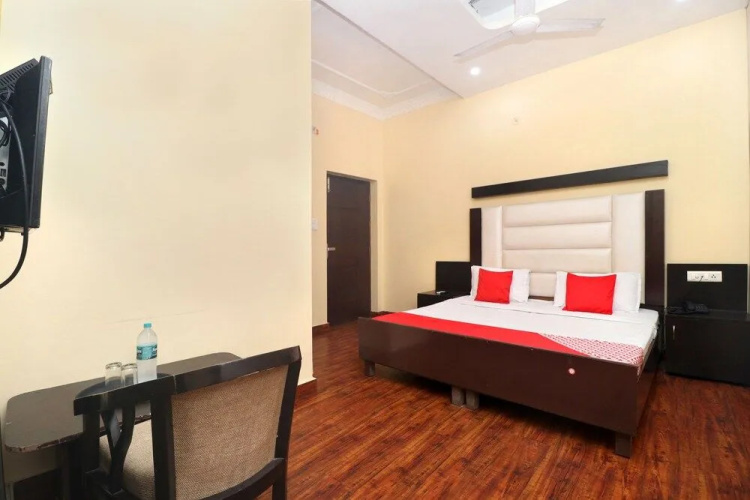 OYO 22012 Hotel B1