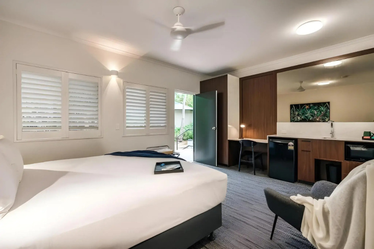 Palms City Resort