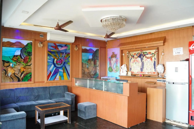 Hotel Srees by OYO Rooms