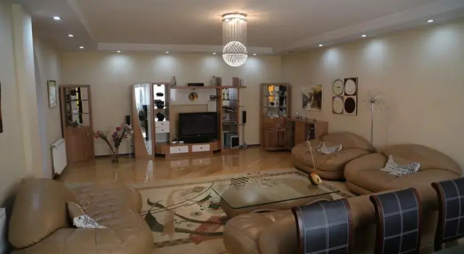 Five Star Apartment