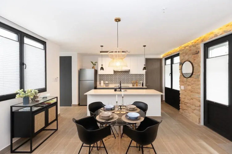 The Rooftop Condo by Acomodo