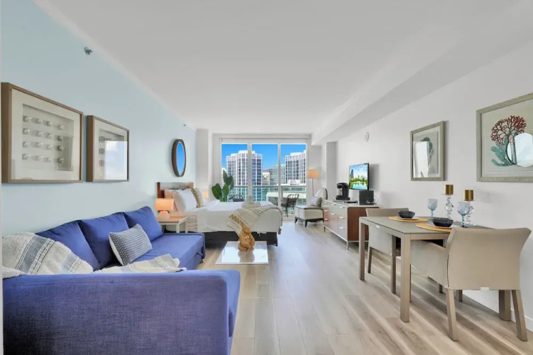 Beautiful Blue Gold Studio Ocean View