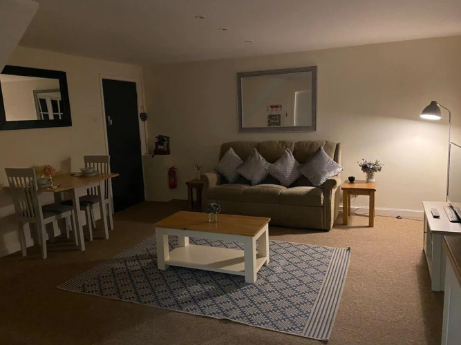 Apartment - Sleeps 2 - Pet Friendly - Parking