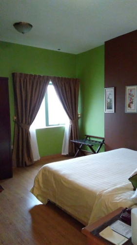 Royal Crown Hotel & Suites