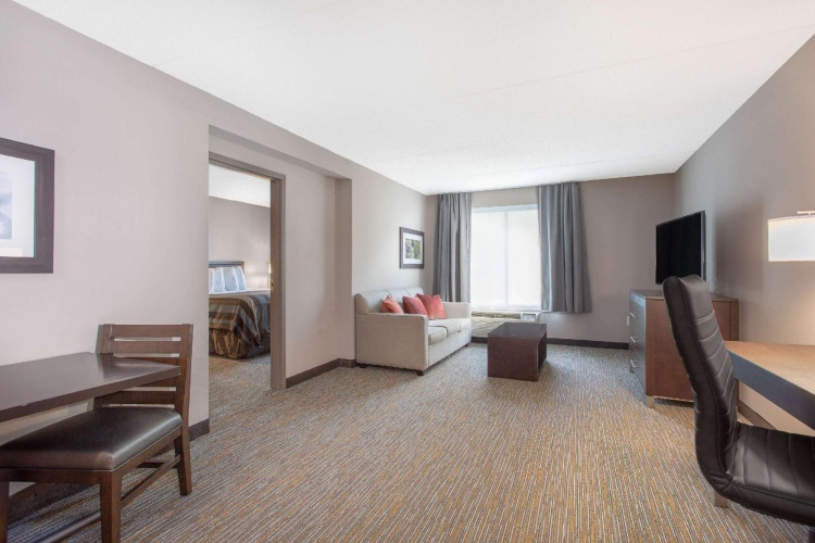 Deluxe Double Suite