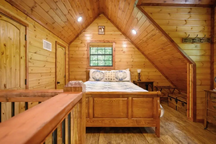Squatch Watch Lodge 1 Bedroom Cabin