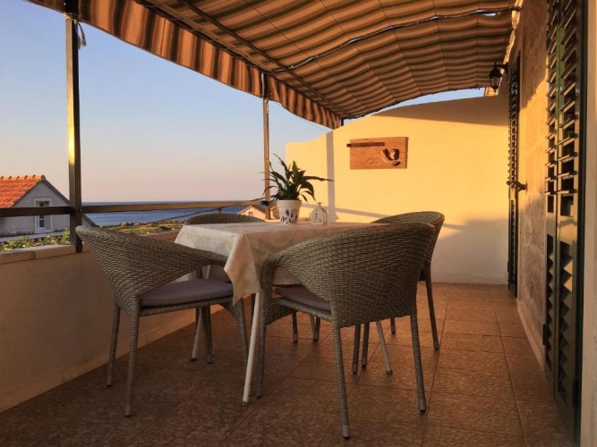 Apartment with sea view