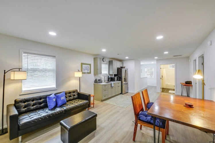 2 Bedrooms Apartment
