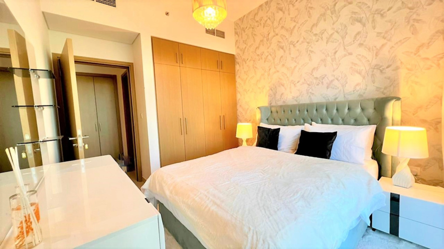 Stunning apartment beach front with balcony Dubai Marina