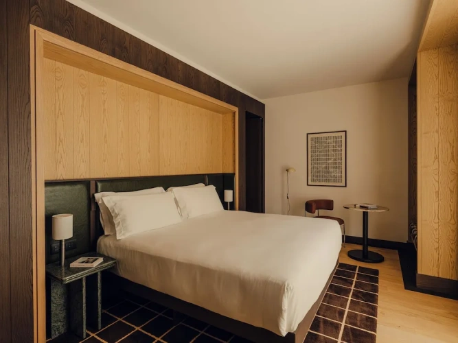 Suite with balcony