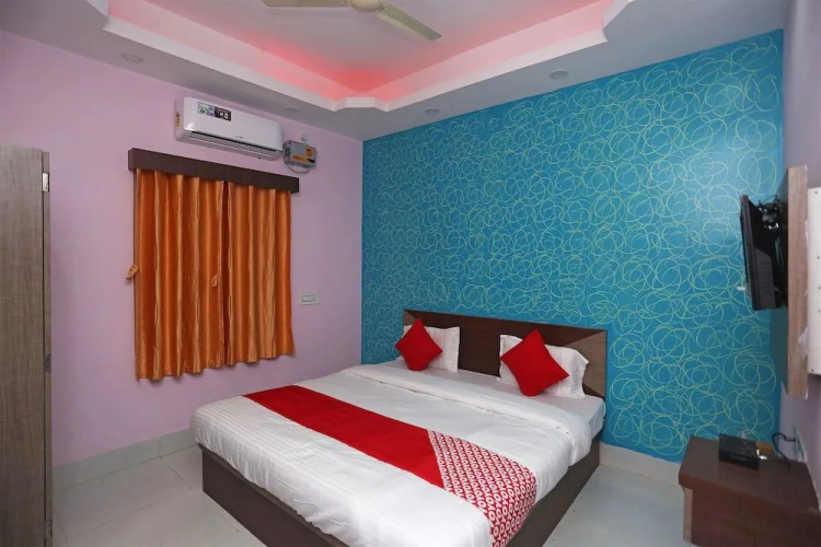 OYO 27734 Hotel Savasi