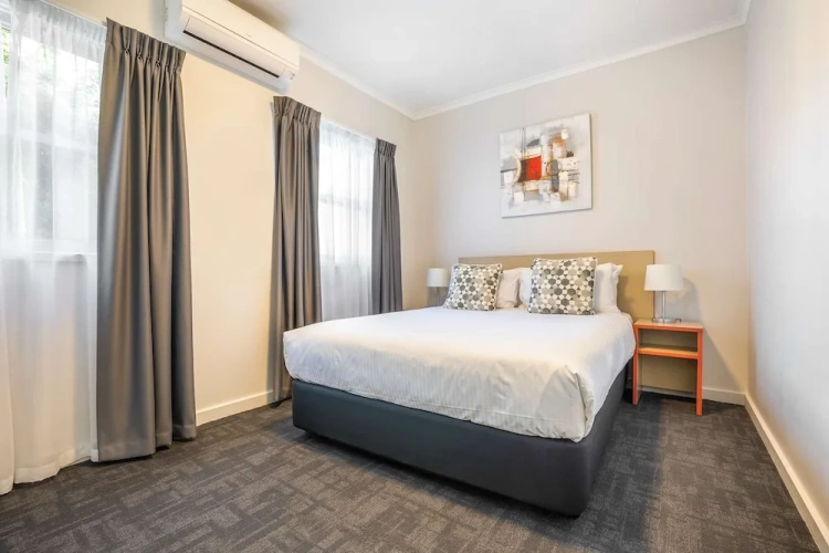 2 Bedrooms Triple Apartment