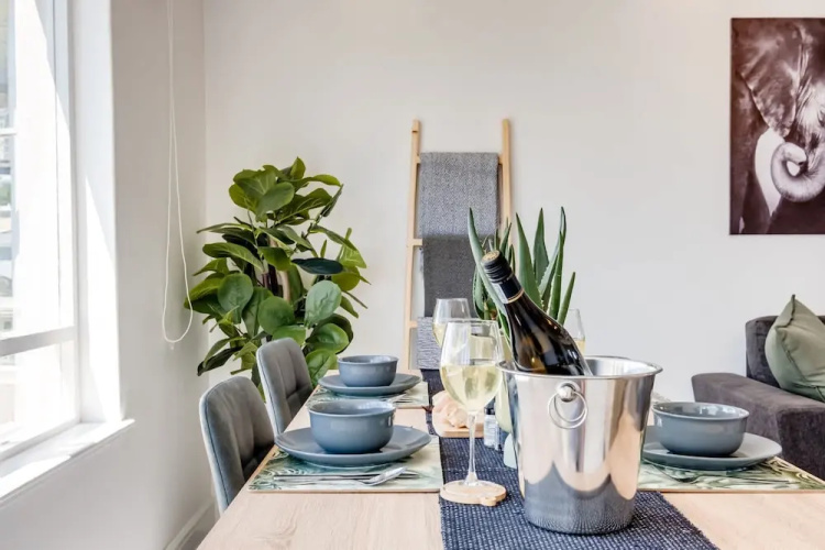 Central Elegant Holiday Rental Between the Points