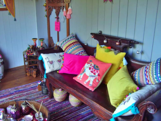 Shepherd's Hut in Romsey With Fire Pit