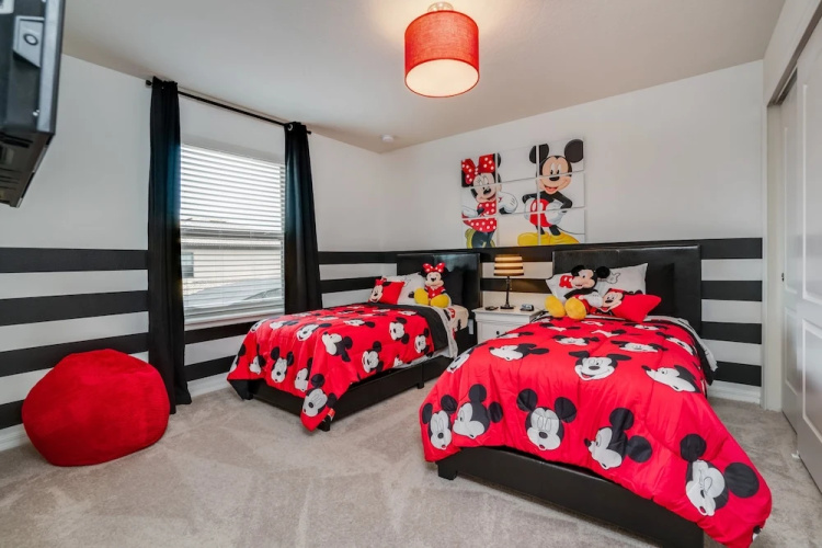 8 Bed 6 Ba Villa with Games, Pool & Spa