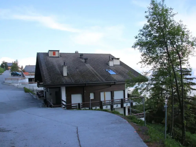 Friendly Apartment With Mountain Views